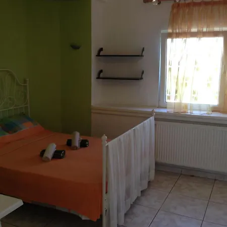 House With Garden Apartment