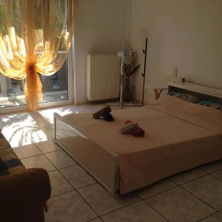 Apartment House With Garden Nea Peramos (Macedonia)
