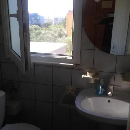Apartment House With Garden Nea Peramos (Macedonia)
