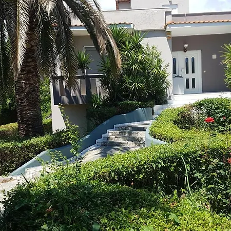 House With Garden Nea Peramos (Macedonia)